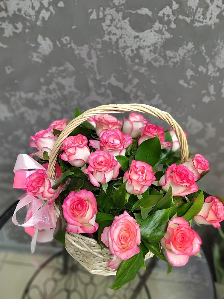 Цветочная композиция из Розы в корзине в Знаменское Одинцовского района
