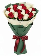 Букет Микс из красных и белых роз в Знаменское Одинцовского района