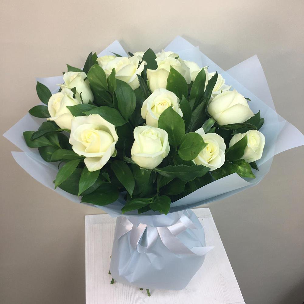 Букет 15 Белых роз Проуд в Знаменское Одинцовского района