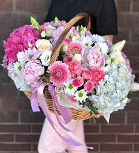 Композиция солнечный день в Знаменское Одинцовского района Цветочная композиция из Розы, Хризантемы, Пионы и Лизиантусы в корзине в Знаменское Одинцовского района