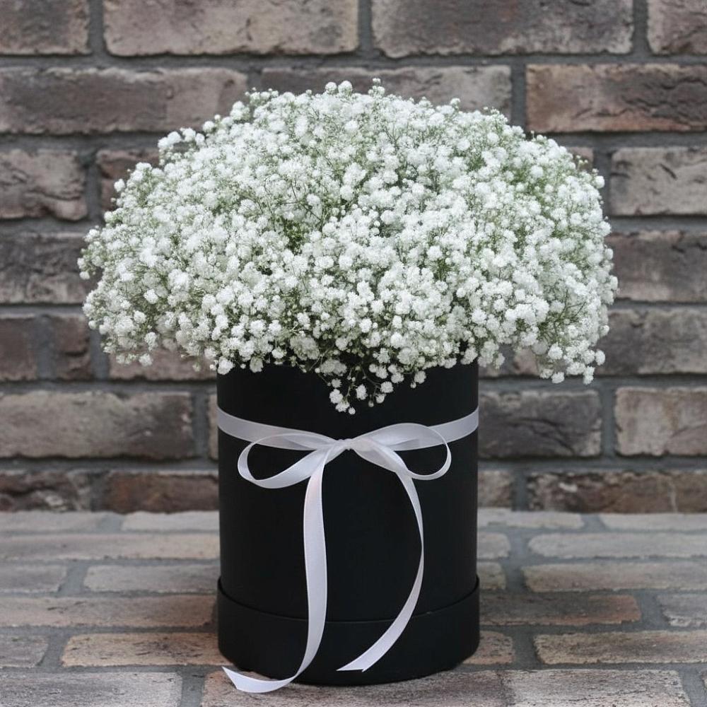 Цветочная композиция из Гипсофила в шляпной коробке в Знаменское Одинцовского района