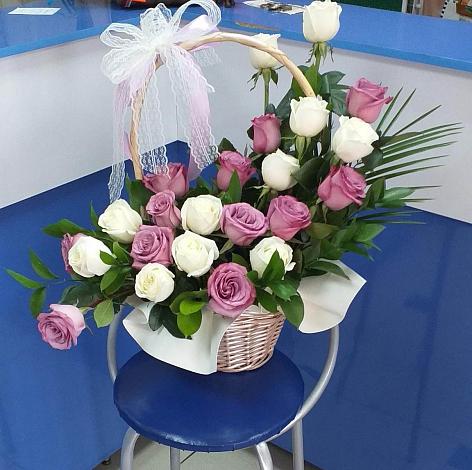 Цветочная композиция из Розы в корзине в Знаменское Одинцовского района
