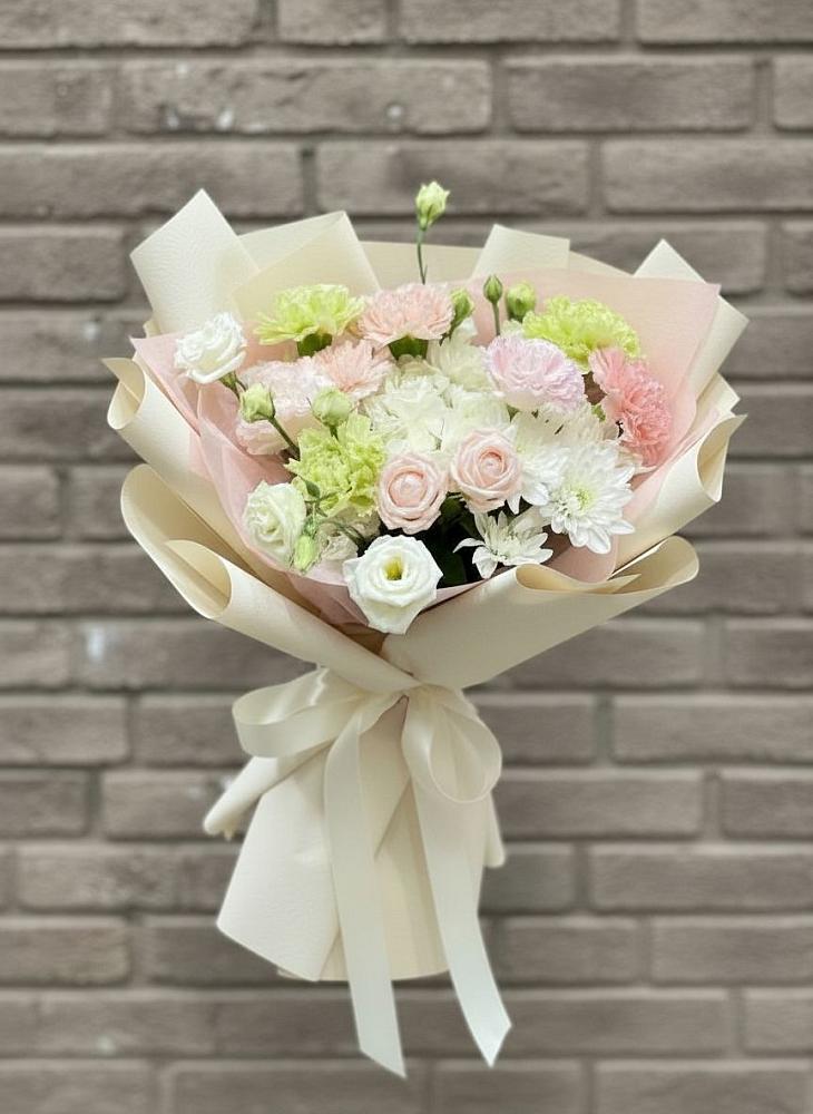 Букет цветов из: Гвоздики, Розы, Лизиантусы и Хризантемы в Знаменское Одинцовского района