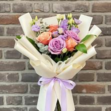 Букет цветов из:  Лизиантусы и Розы в Знаменское Одинцовского района