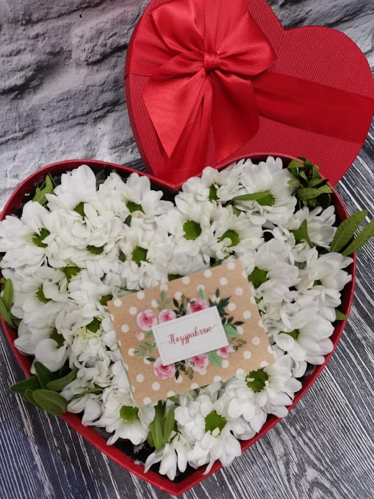 Цветочная композиция из Хризантемы в виде сердца в Знаменское Одинцовского района