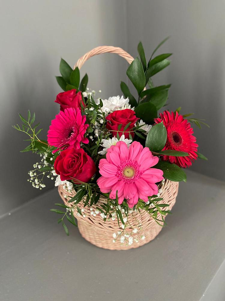 Цветочная композиция из Розы, Хризантемы и Герберы в корзине в Знаменское Одинцовского района