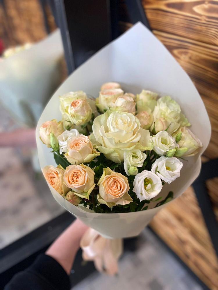 Букет цветов из: Розы и Лизиантусы в Знаменское Одинцовского района